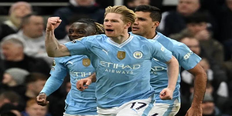 Sự nghiệp bóng đá của De Bruyne bắt đầu ở học viện Genk