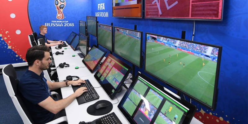 Cách hoạt động của hệ thống Video Assistant Referee